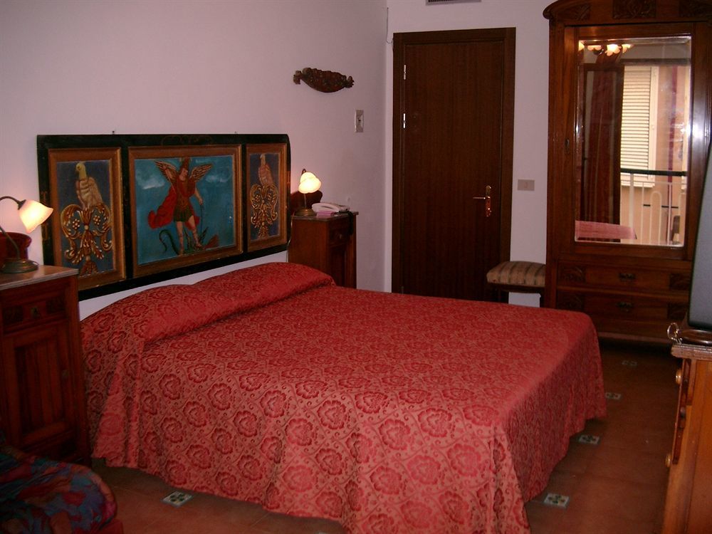 Hotel La Riva Giardini Naxos Exterior foto