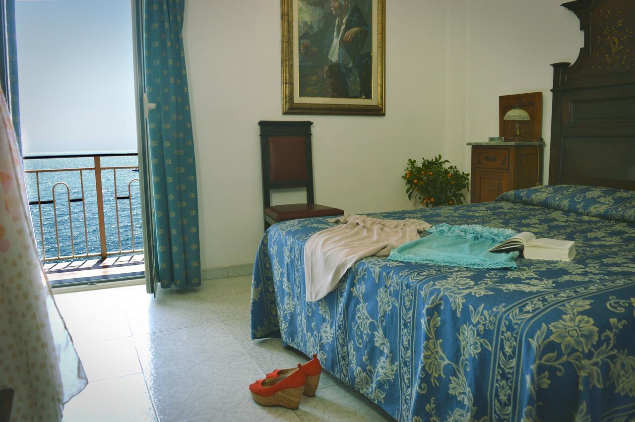 Hotel La Riva Giardini Naxos Exterior foto