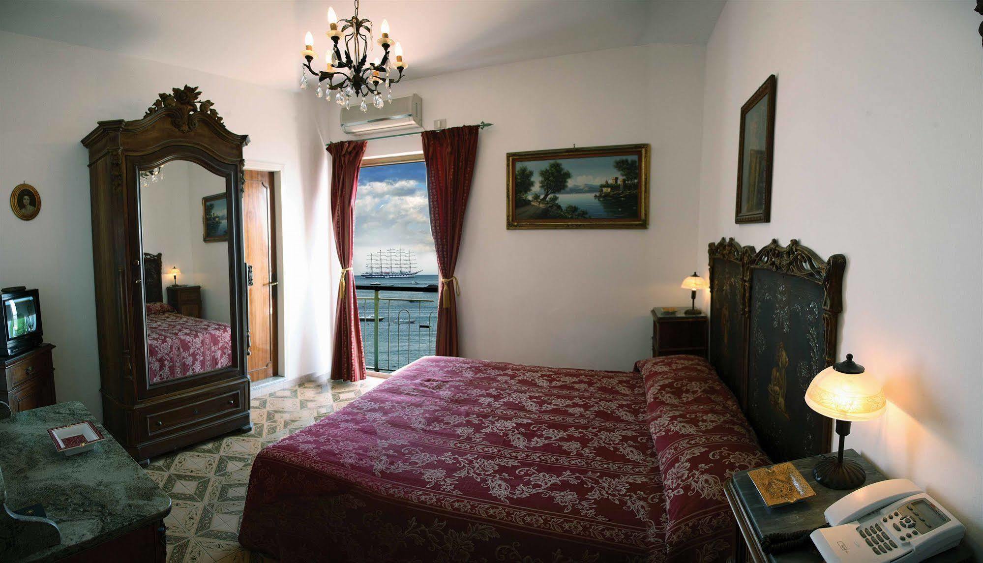 Hotel La Riva Giardini Naxos Exterior foto