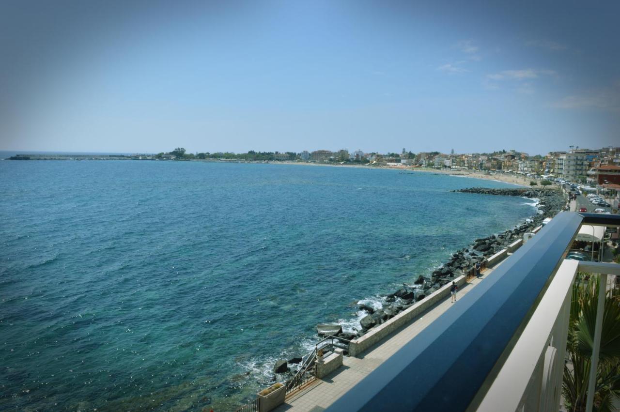 Hotel La Riva Giardini Naxos Exterior foto