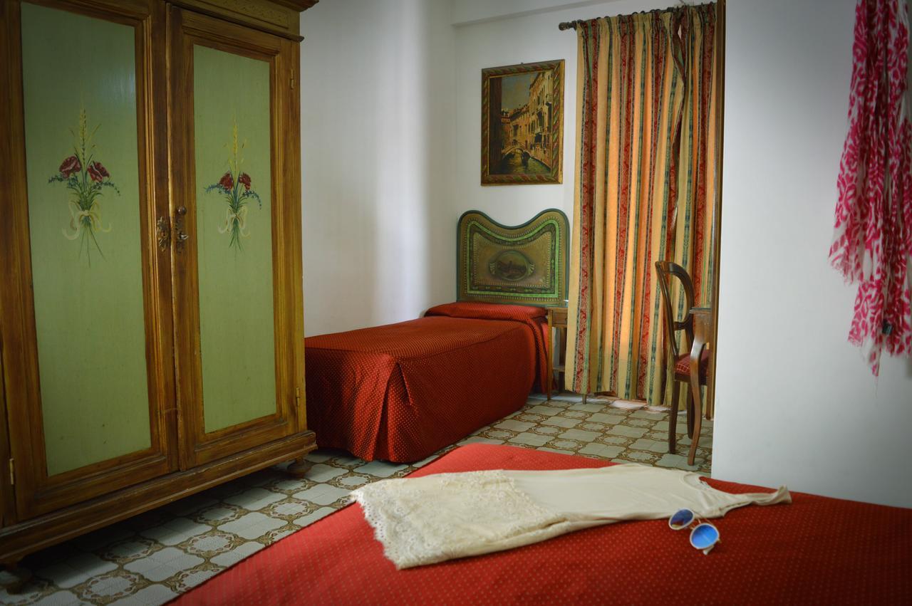 Hotel La Riva Giardini Naxos Exterior foto
